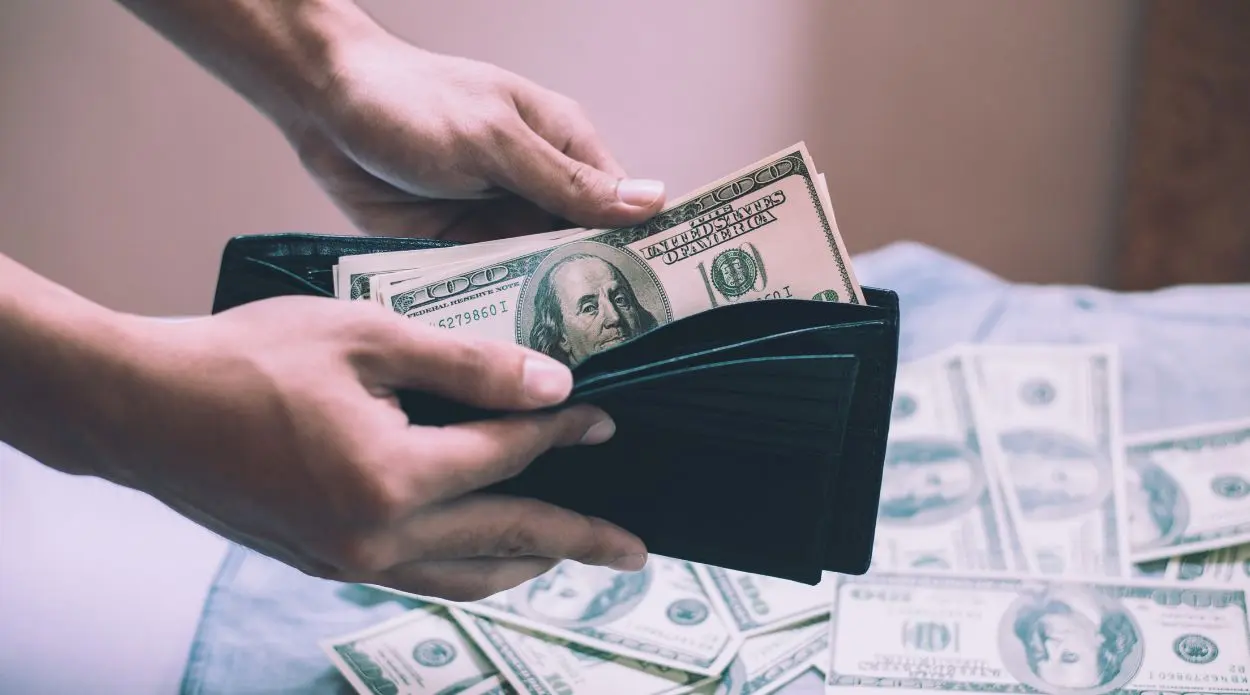 Small changes in the EURPLN exchange rate, further strengthening of bonds and a decline in market rates