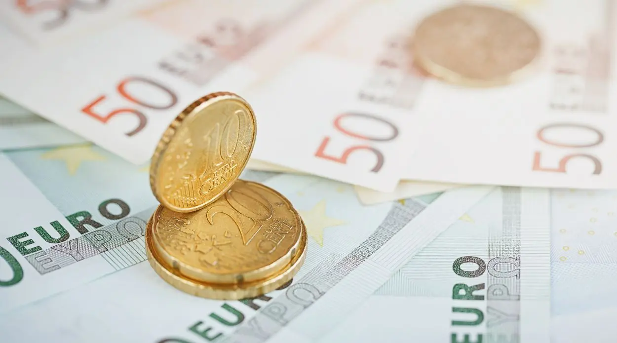 Bankers warn of euro (EUR/PLN) falling to 4.18! When to expect a decline?