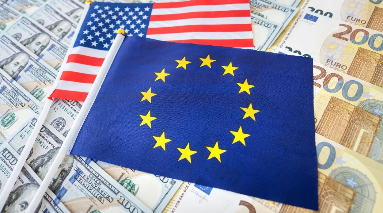 Euro EUR/PLN falls to 4.28, dollar strengthens, treated as safe haven, oil above $109