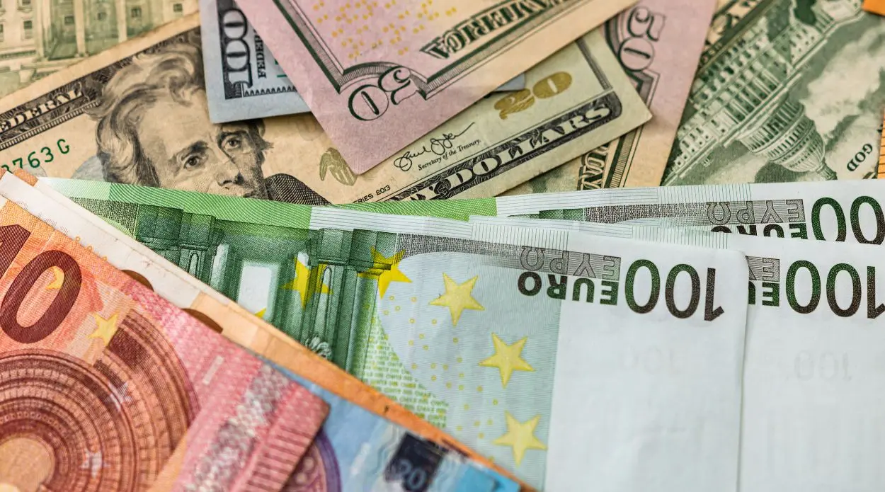 Euro EUR/PLN rate stabilises at 4.28. Currency forecast: euro, dollar and franc