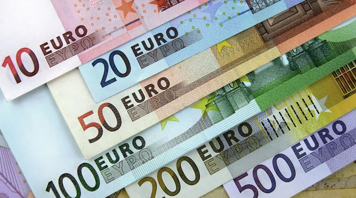 Euro EUR/PLN falls to 4.25 PLN, Brent down to $95