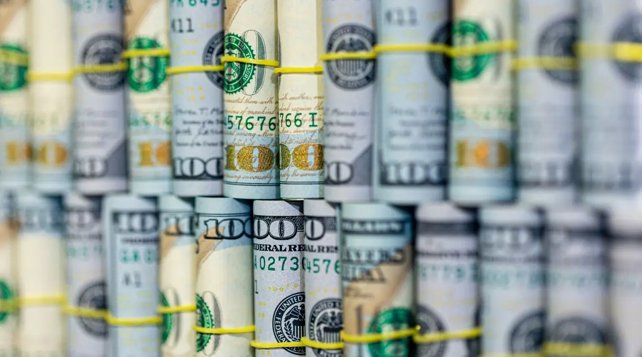 Euro rate will not fall below 4.25 PLN, dollar will stay at 3.6 PLN. BGK currency forecast