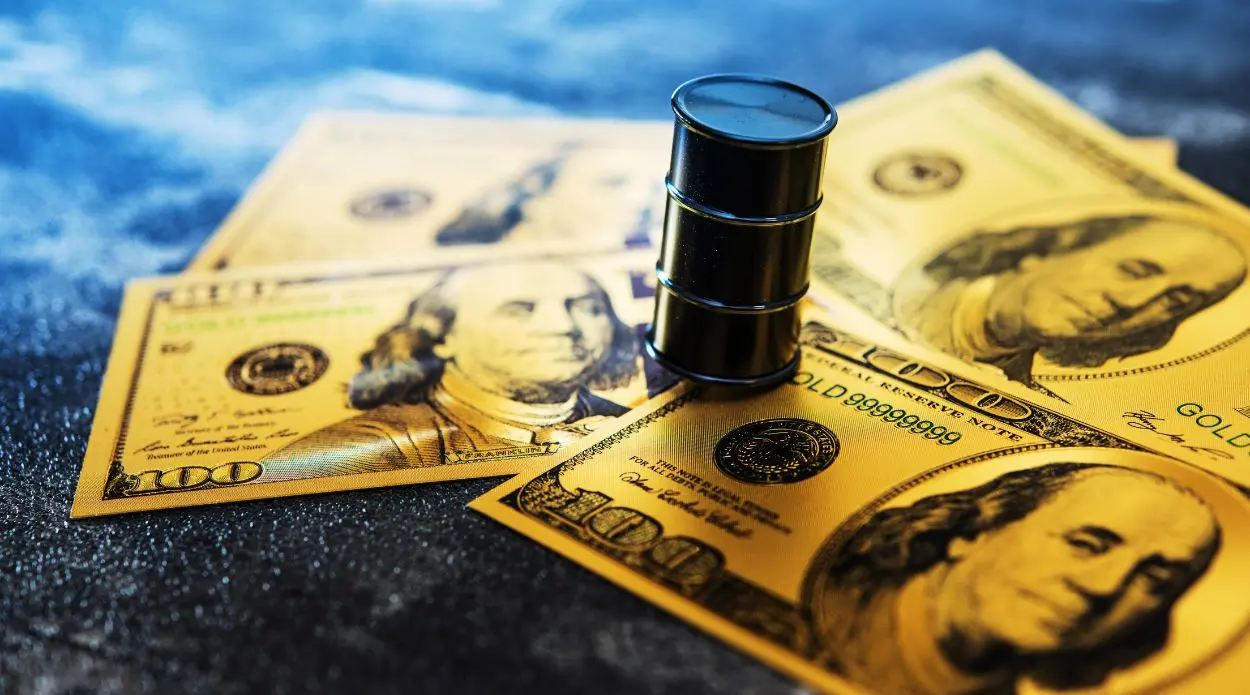 Oil price fell, dollar weakens. USD depreciation helps precious metals