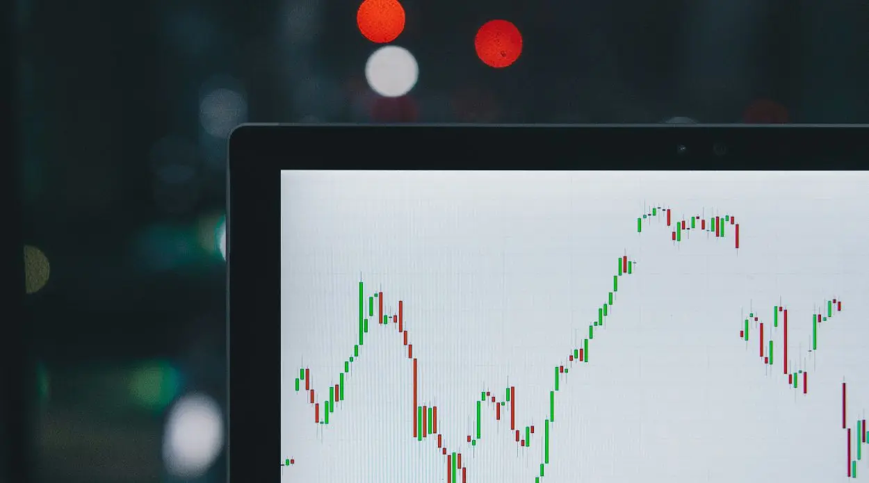 New Wave of Tariffs and Rising Uncertainty: Markets Caught Between the Dollar and Geopolitical Risk