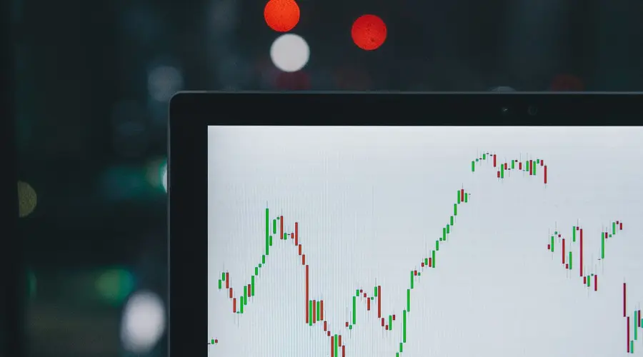 New Wave of Tariffs and Rising Uncertainty: Markets Caught Between the Dollar and Geopolitical Risk