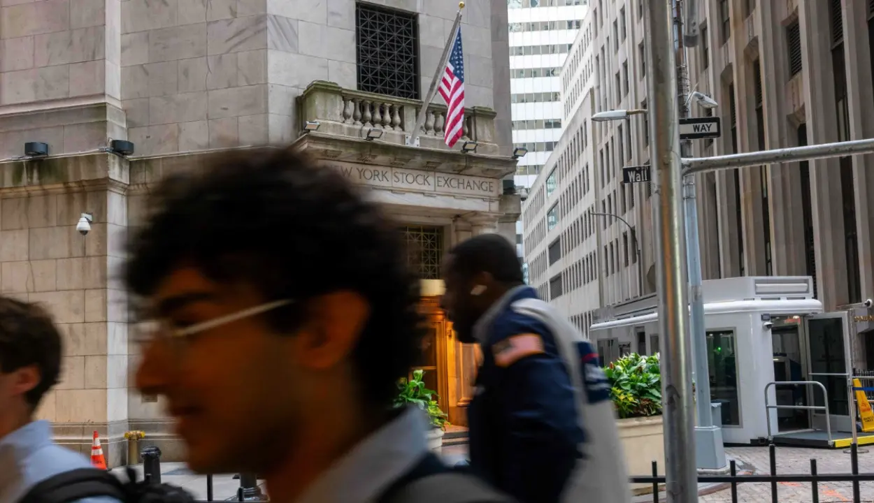 The dollar rate is stuck in a 14‑month trough. Experts warn of another plunge