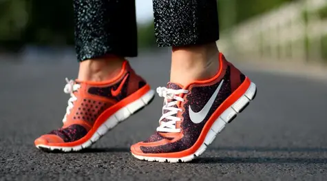 Las ganancias de Nike están ligeramente por debajo de las expectativas. Las acciones registran una pérdida del 2,8%... Ventas sólidas superan las expectativas, pero márgenes y preocupaciones de inventario generan incertidumbre  | FXMAG