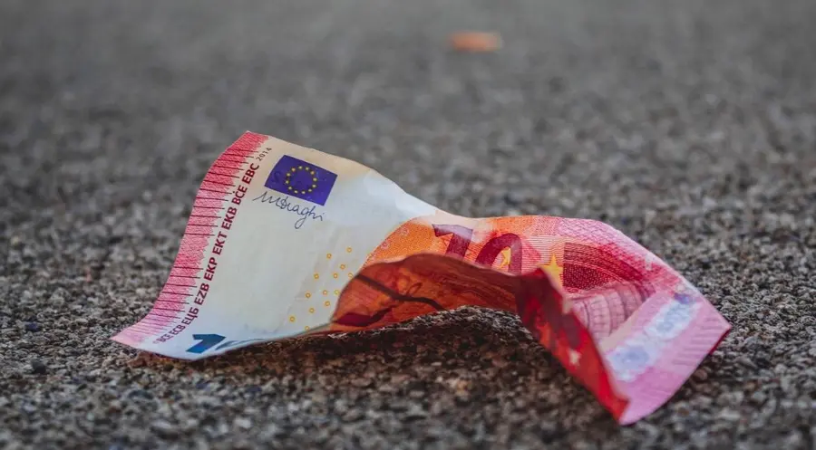 Los precios en España llevan seis meses en negativo. ¿Cuáles son las consecuencias? | FXMAG