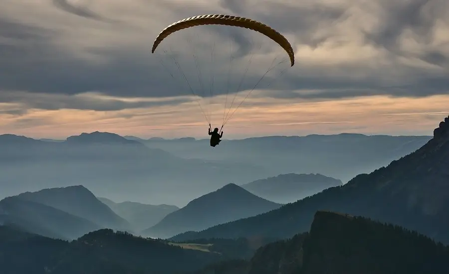 Solo el Nasdaq logra salvarse de las caídas | FXMAG