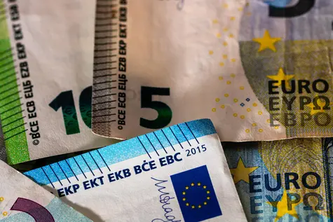 EUR Steady as ECB Signals Policy Consensus; CAD Awaits Fiscal Boost
