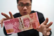 Mira cuánto cuesta 1 dólar americano en la India, cuántos yenes valen los francos suizos y cuántos yuan dan por 1 dólar