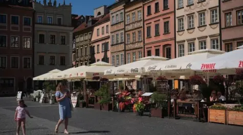 Polish Economy Gains Momentum in Q2 on Strong Consumer Spending