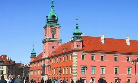 Polish Investment Rebounds as Wage Growth Slows; Rate Cut Expected in December