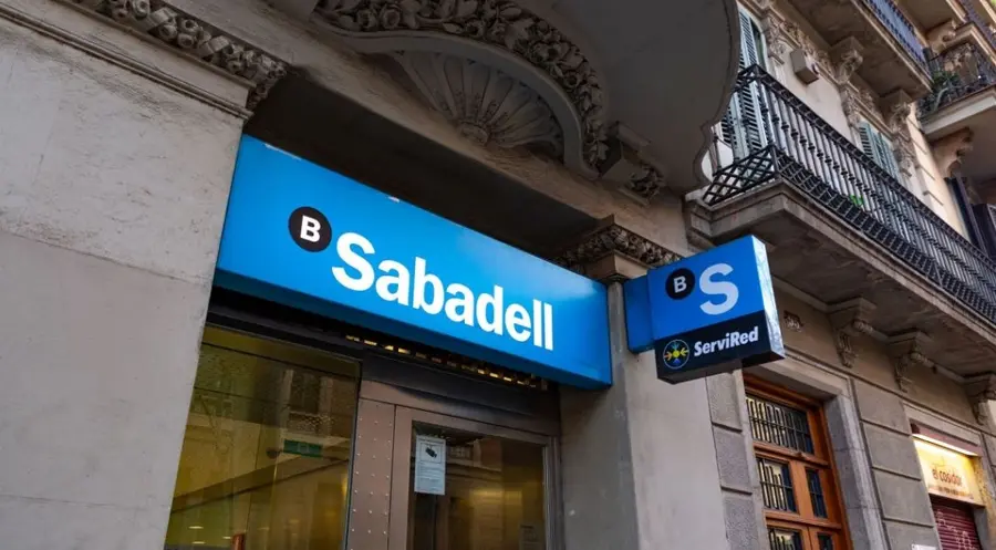 ¡A Sabadell le esperan caídas bruscas (1.10 euros)! Mientras tanto las acciones Bankinter Bolsa retroceden drásticamente (5.98 euros), ¿qué sabemos de la cotización Sabadell? | FXMAG