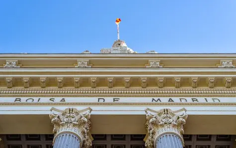 Aena cae un -0,03% mientras Ibex 35 abre con 9.404,3 puntos; Indra y Acerinox registran crecimientos menores al 0,1% | FXMAG