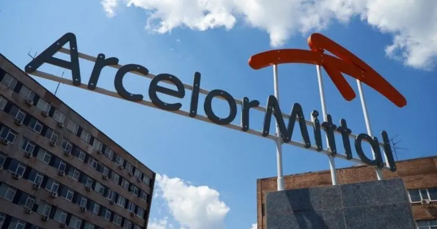 Acciones ArcelorMittal (+0,62%), Repsol (+0,61%) y Banco Sabadell (+0,59%) desafían la leve caída del Ibex 35 en una jornada enfocada en Jackson Hole | FXMAG