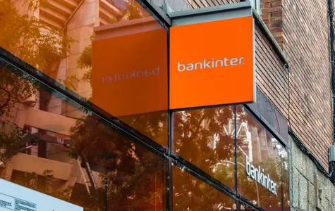 Acciones Bankinter (+1,13%) y ACS (+0,63%) suben, desafiando el descenso leve de Ibex 35 a 9444.49; Merlín Properties cae 2,12% | FXMAG