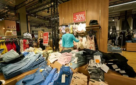 Acciones de IAG, Inmobiliaria Colonial, Merlin Properties SA e Inditex caen en picada. Más del 2% de pérdidas. ¿Comienza una tendencia bajista en las acciones de IAG? El nivel de 1 euro por acción parece inalcanzable por ahora | FXMAG