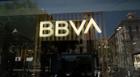 Acciones Fluidra en momento crucial de caídas del 0.57% (17.33 euros) mientras que BBVA ha marcado un gol financiero en toda regla (7.71 euros con alzas del 0.39%) | FXMAG