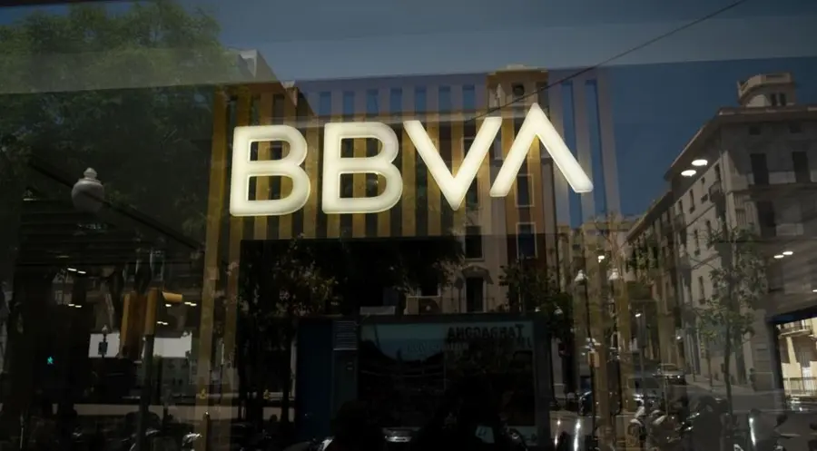 Acciones Fluidra en momento crucial de caídas del 0.57% (17.33 euros) mientras que BBVA ha marcado un gol financiero en toda regla (7.71 euros con alzas del 0.39%) | FXMAG