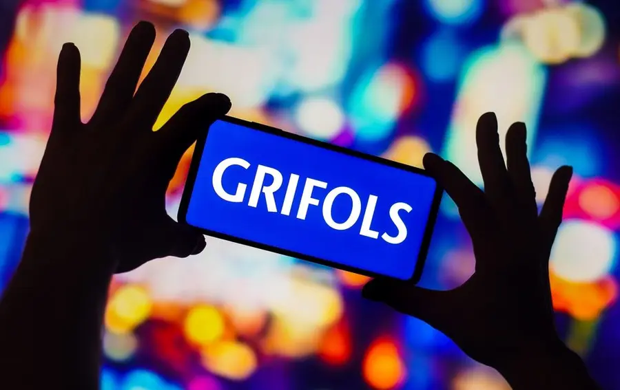 Acciones Grifols y Telefónica registran alzas del 3,26% y 1,85% mientras que Colonial cae un 2,38% en una sesión donde el Ibex 35 sube a 9.472,31 puntos | FXMAG