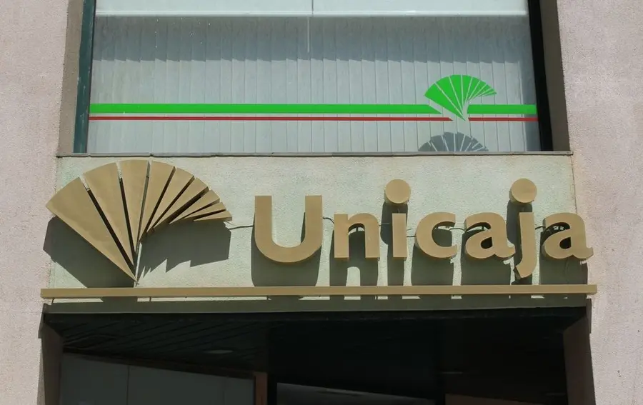 Acciones Unicaja y Rovi avanzan un 2,21% y 1,37% respectivamente, mientras Grifols cae un 1,53% en una bolsa española Ibex 35 en leve alza de 0,18% | FXMAG