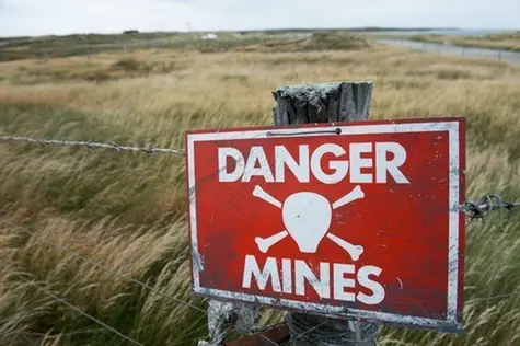 ¡Alerta de minas en NewConnect! Anuncio impactante de acuerdo para limpiar minas en Ucrania eleva las acciones, pero ¿qué se esconde realmente? | FXMAG