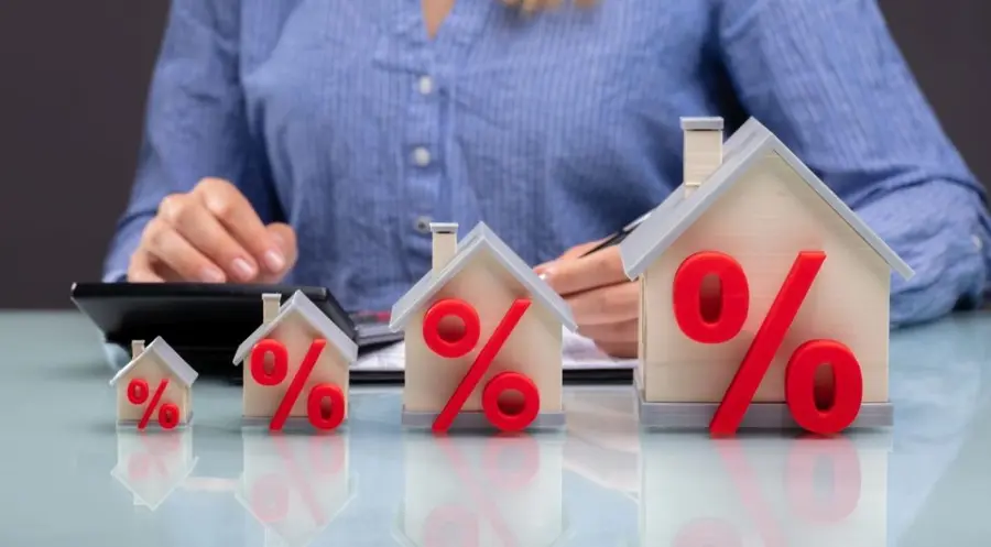 Alerta de riesgo: La rebaja de calificación crediticia de EE.UU. aumenta la posibilidad de un cierre de gobierno | FXMAG