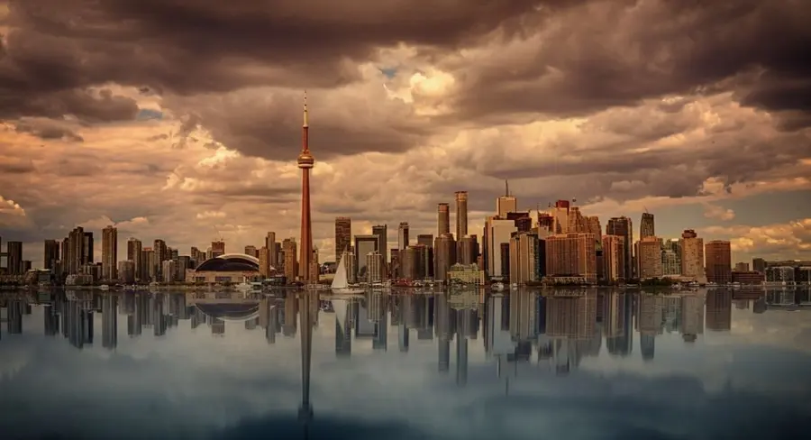 Alerta en el horizonte: Burbuja inmobiliaria en Canadá amenaza con colapsar la economía | FXMAG