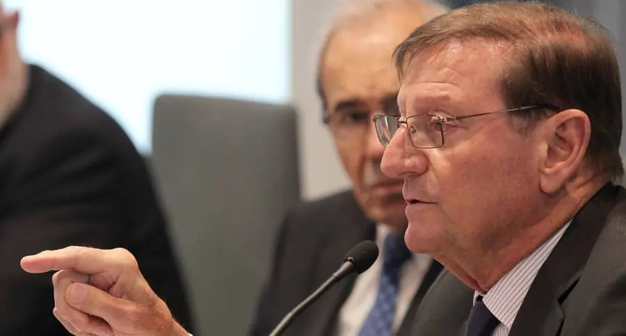 Almirall se queda sin ases en la manga ¡Indra pinta PEOR QUE FATAL! ¿Cómo salvar al Inditex? | FXMAG