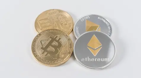 ¡Bitcoin comienza la semana al alza! Ya ha superado los 62.000 USD. Ethereum y Dogecoin también rebotan frente al dólar | FXMAG