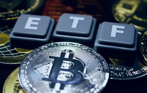 Bitcoin rompe la barrera de los 28,000 USD tras sentencia judicial que obliga a la SEC a reconsiderar el ETF de Grayscale; precio se ajusta a 27,400 USD, abre la puerta a futuros ETFs de BTC | FXMAG