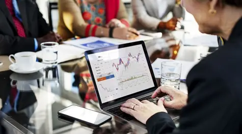 Cotizaciones referentes al EUR en comparación con USD GBP JPY y MXN 14 de noviembre del 2019