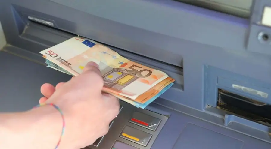 El BCE ante un dilema: ¿una última subida de tipos al 4.50% o una pausa estratégica ante la debilidad económica en Europa? | FXMAG