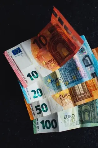 El cambio Euro Dólar Estadounidense en la línea de tendencia al alza. El franco suizo se está fortaleciendo. El cambio del euro a la libra esterlina está cayendo | FXMAG