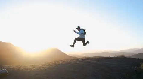 ¡El dólar estadounidense vuelve a subir frente al yen (USDJPY)! Al mismo tiempo, frena las caídas frente al peso mexicano (USDMXN). ¿Cuál es la cotización actual de los pares AUDUSD y USDCAD? | FXMAG