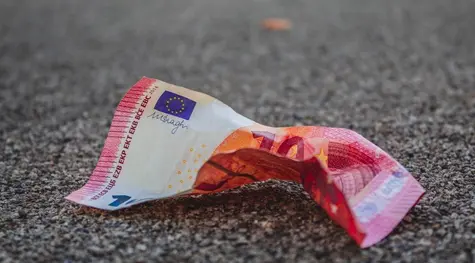 El euro está cayendo frente al dólar estadounidense, la libra sigue sin fuerzas para subir. Verificamos también la situación del dólar frente al franco suizo. | FXMAG