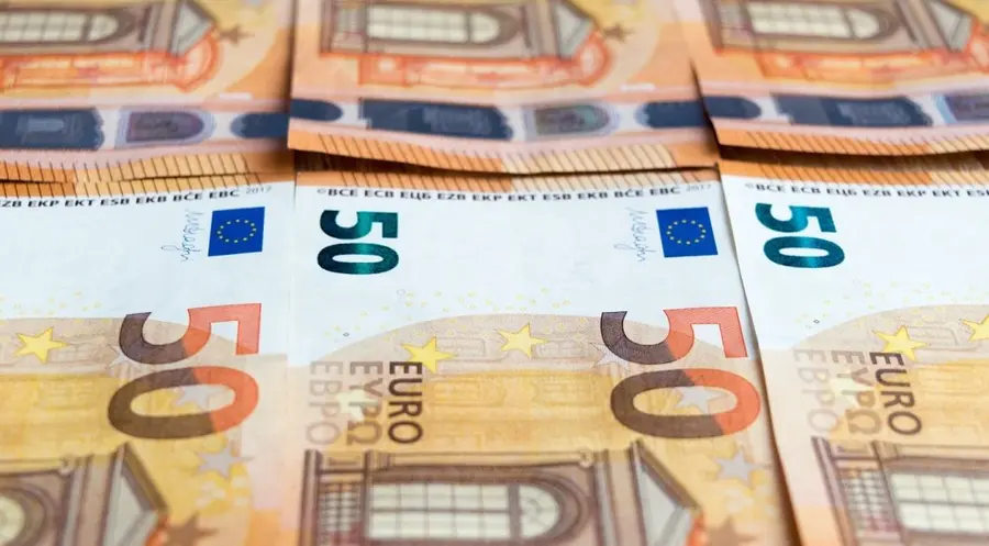 ¡El euro intenta subir de nuevo frente al dólar! Mantiene también el terreno recuperado frente al peso. ¿Cuántos francos suizos o yenes japoneses pagaremos por la divisa europea? | FXMAG