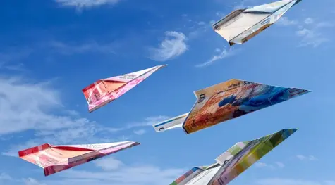 El precio del Franco suizo lidera con fuerza frente al precio del dólar; el Reino Unido evita la recesión mientras se avecinan desafíos inflacionarios | FXMAG