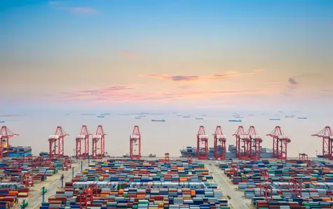 ¿Estamos al borde de una recesión global? La economía global enfrenta tres grandes factores de riesgo: Deuda récord, crédito estricto y crecimiento en declive amenazan recesiones globales | FXMAG