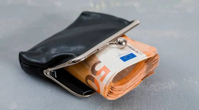 EUR/USD Performs Quite Well, Euro Is Supported By ECB. US Jobless Data Incoming, So Does NFP- How Will They Affect (USD) US Dollar Index (DXY)? Bank Of Canada (BoC) May Boost Canadian Dollar (CAD)! Is It Time To Buy (AMZN) Amazon Stock? | Swissquote| FXMA