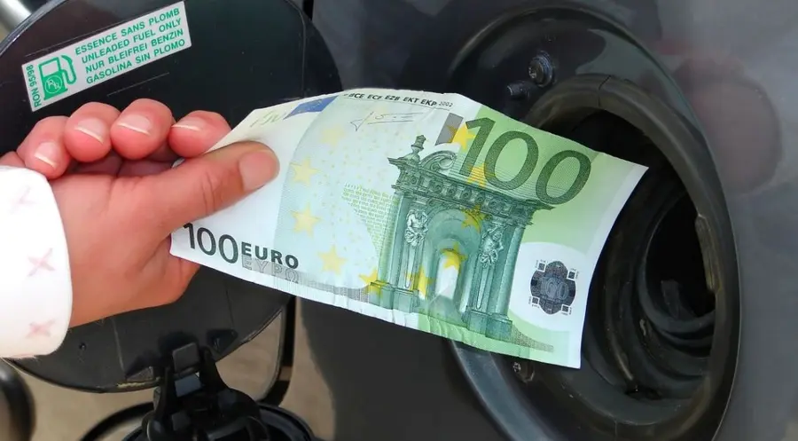 ¡Explosión en los precios de gasolina! Aumento del 47% desata controversia; análisis profundo por Luis Fernando Mejía | FXMAG