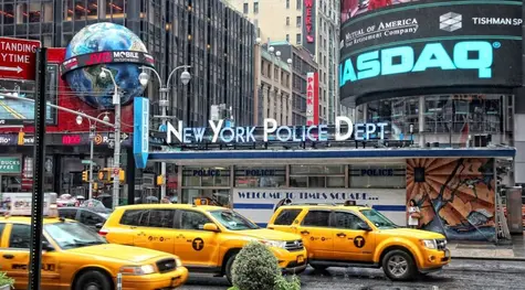 Explosivo aumento en los índices bursátiles de Estados Unidos como el índice Nasdaq 100: ¡Acciones en alza, empresas líderes y perspectivas económicas estables! | FXMAG