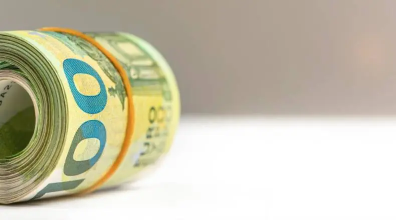 Housing Cracks and Central Bank Considerations: Analyzing Vulnerabilities and Implications
