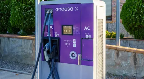 Las acciones Endesa anuncian tormenta en el Ibex 35 (-1.01 euros) mientras la cotización Iberdrola Bolsa pega un bajón de hasta un 0.76% | FXMAG