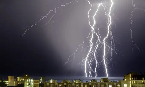 ¡Las Bolsas hispanas en pleno desequilibrio! El Ibex 35 creciente tras el PMI manufacturero, pero ¿qué pasa con el S&P Merval y el S&P CLX IPSA? | FXMAG