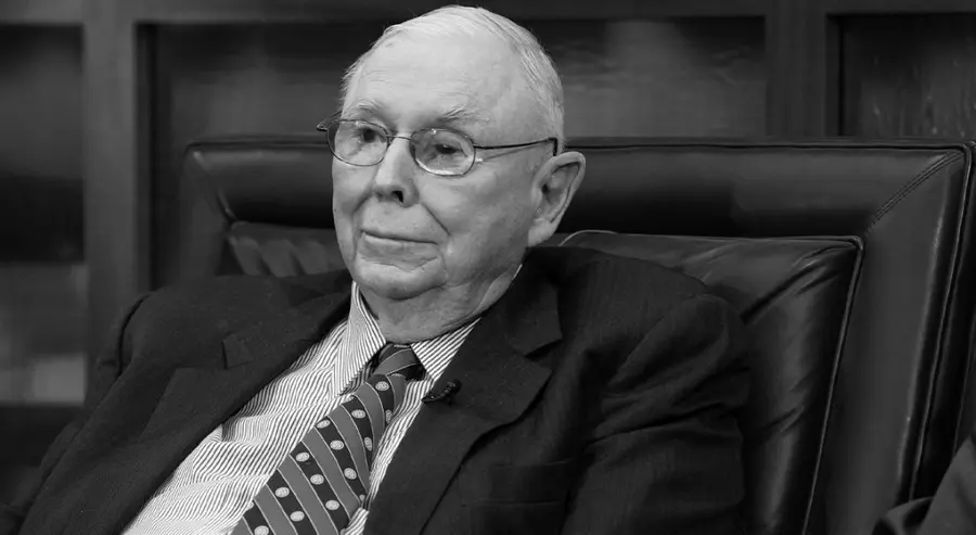 ¡Muere un famoso inversor multimillonario ha muerto! Warren Buffett pierde a su socio comercial | FXMAG