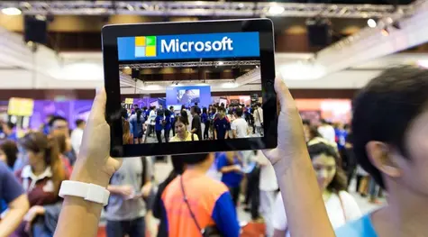 Nasdaq 100: Las acciones Apple se han desmoronado (175.01 dólares, -0.42%) junto a la cotización Microsoft que Bolsa destruye carteras (330.22 dólares, -2.5%)... Acciones SIRIUS XM Radio Bolsa con caída del 8.20% | FXMAG