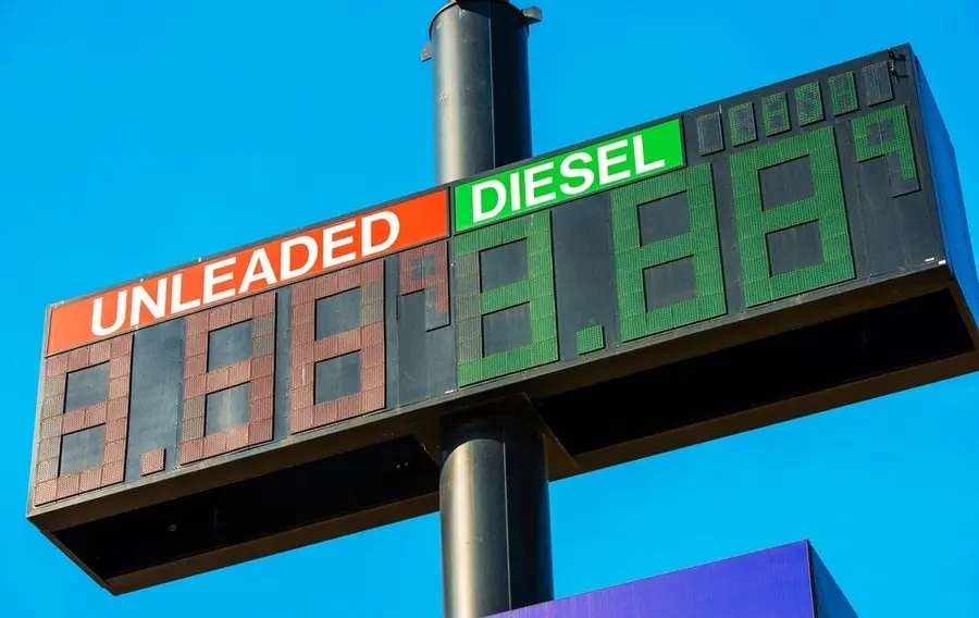 ¿Por qué cae la confianza del consumidor estadounidense a pesar de una economía fuerte? La influencia invisible del aumento en los precios del gas a casi 90 USD en el ánimo de EE.UU | FXMAG