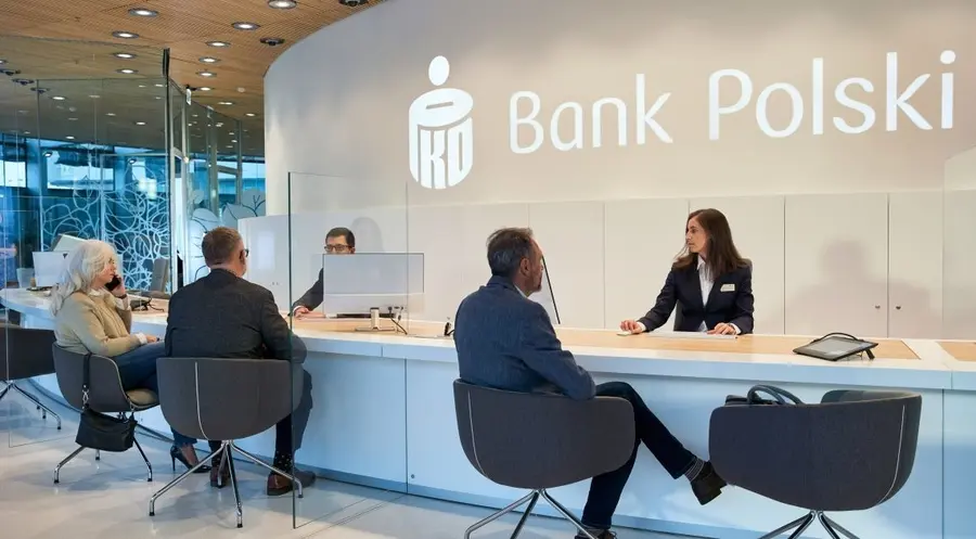 ¡Posible adquisición en juego! PKO BP evalúa comprar Velo Bank en un movimiento estratégico | FXMAG